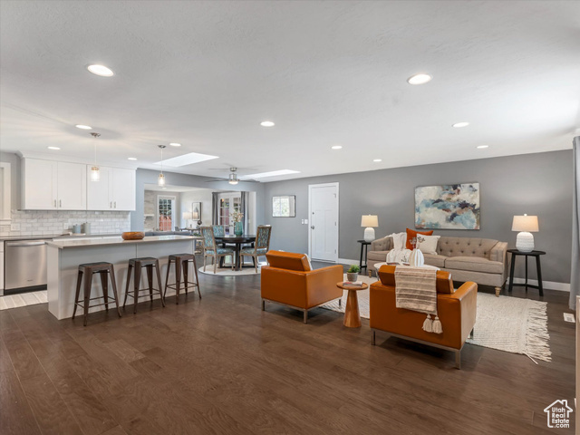 Property Photo: 1555 E Fieldcrest Ln UT 84117