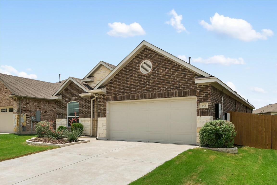 Property Photo: 605 Bridle Creek Drive TX 78626