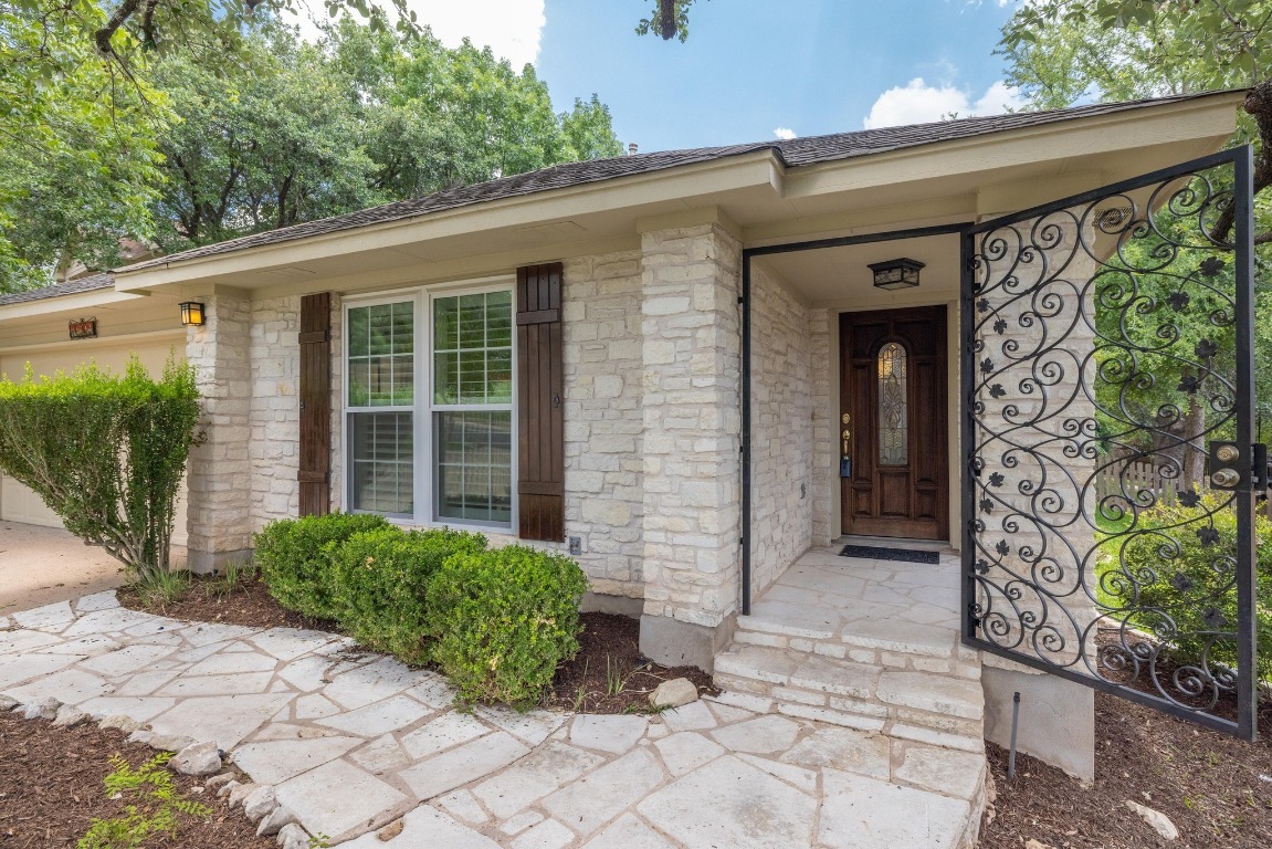 10909 Grapevine Lane  Austin TX 78759 photo