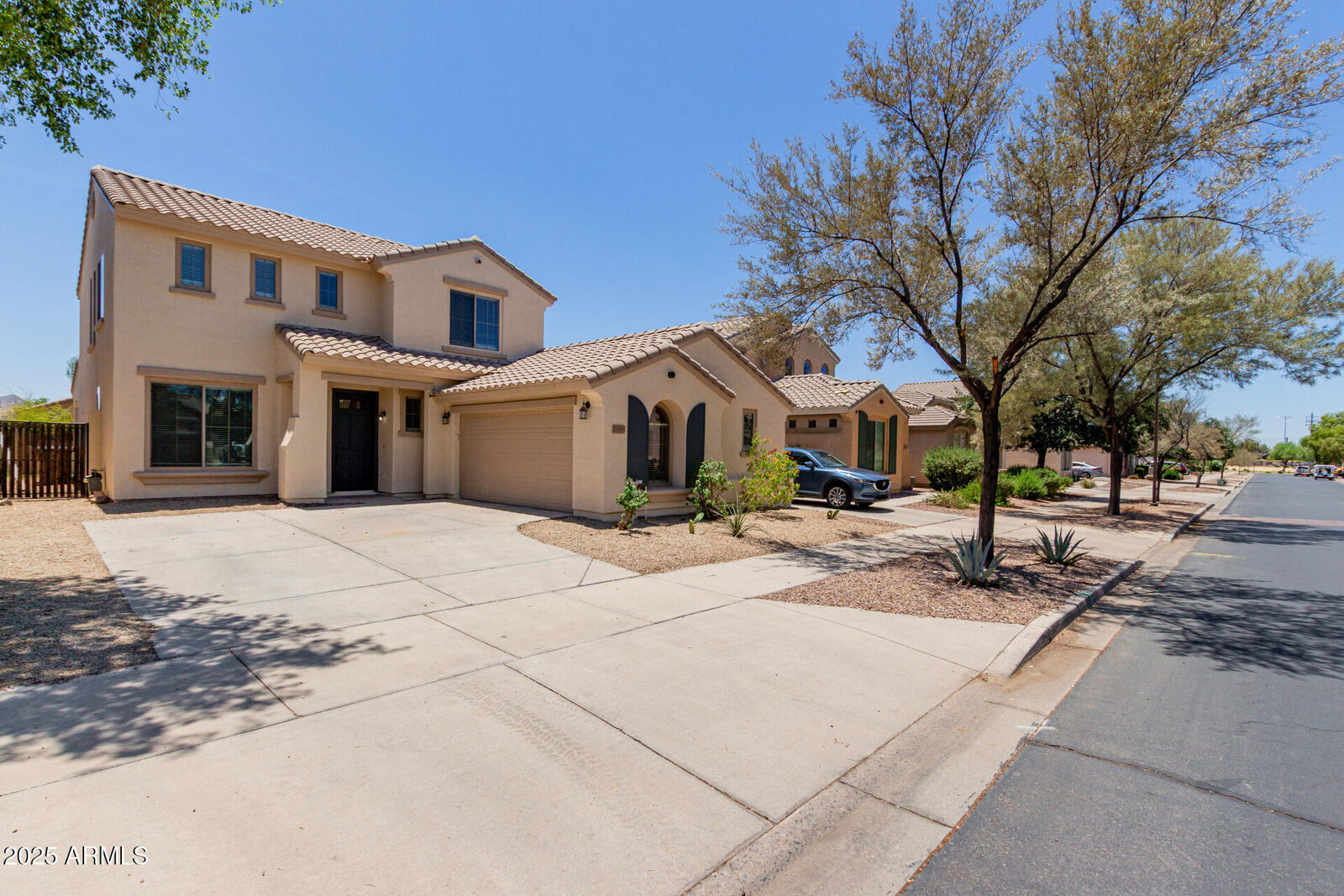 Property Photo:  21039 E Avenida Del Valle --  AZ 85142 