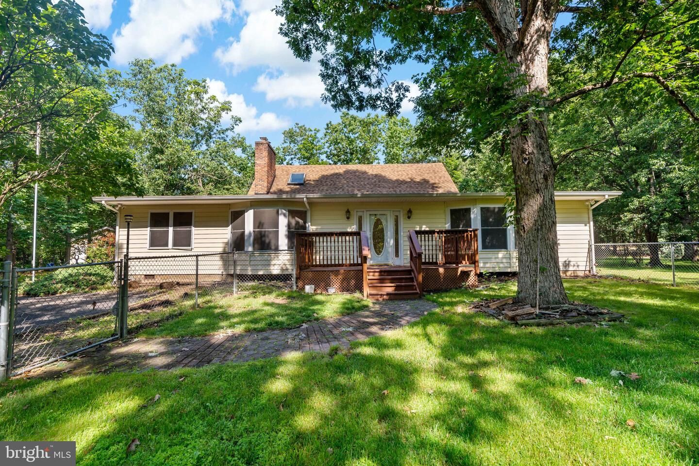Property Photo:  