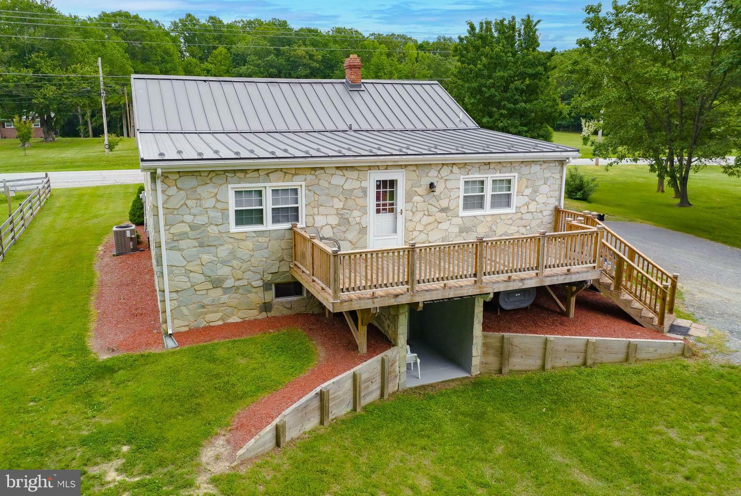 Property Photo: 6165 Hawthorne Road MD 20646