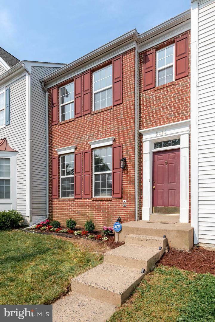 Property Photo: 5115 Lands End Court VA 22025