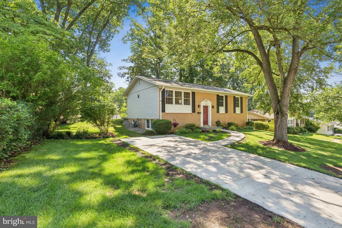 Property Photo: 6313 Charnwood Street VA 22152