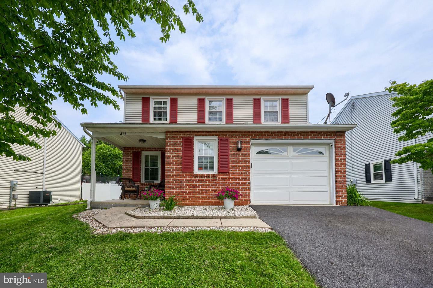 Property Photo: 216 Linda Terrace PA 17522
