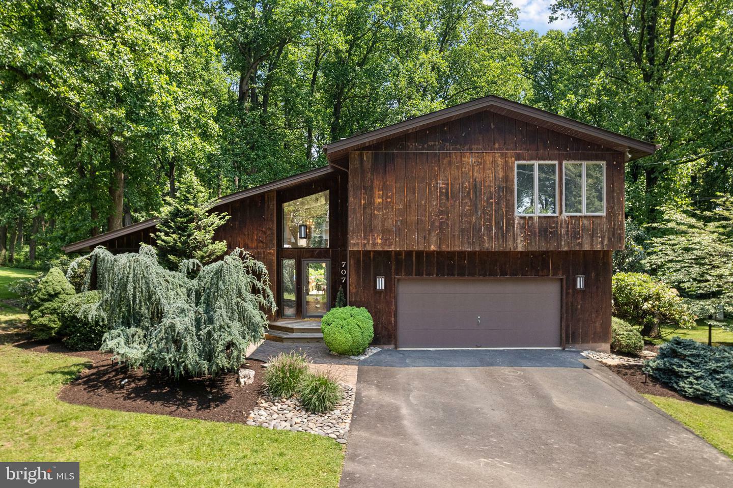 Property Photo: 707 S Pine Street PA 19047