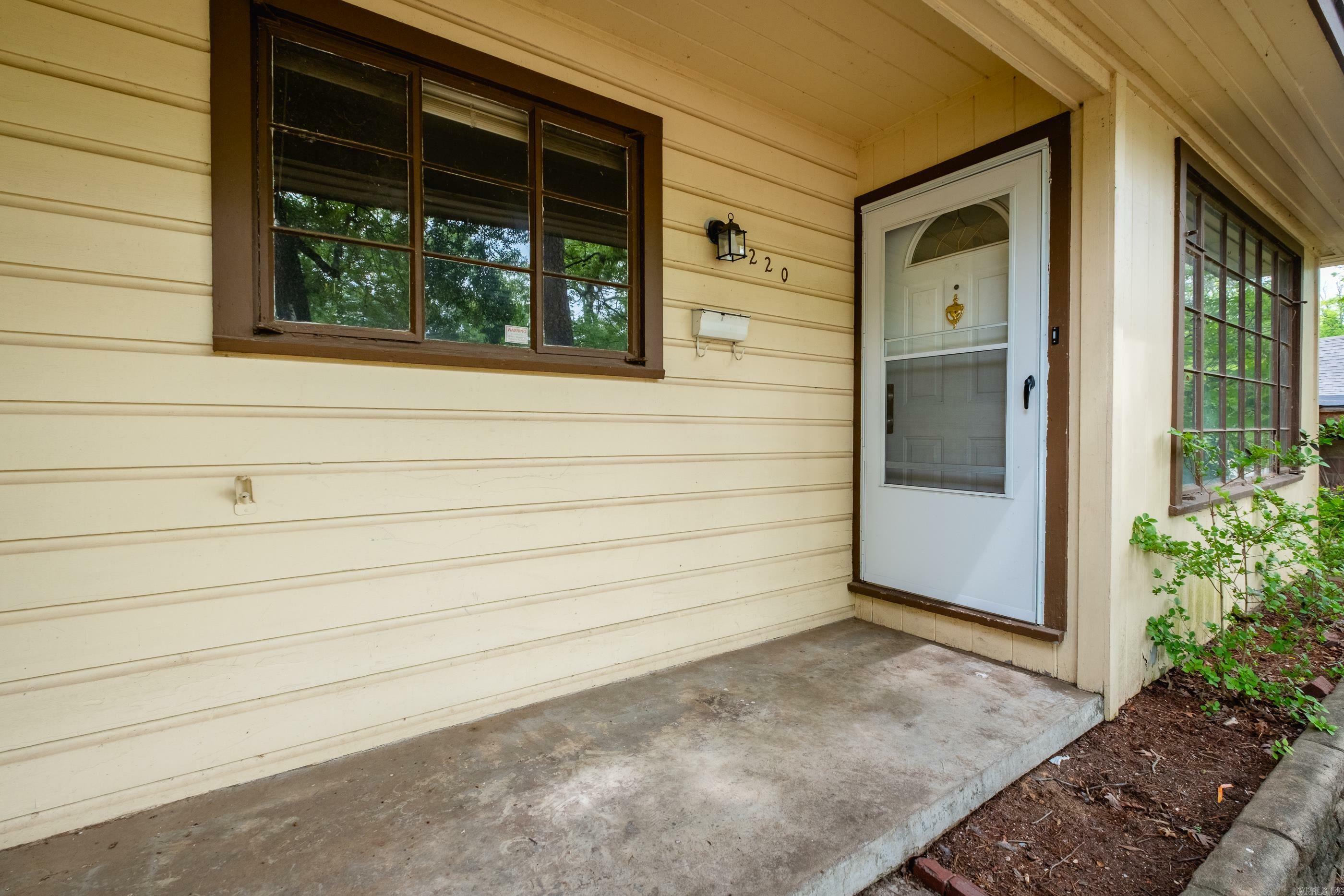 Property Photo: 220 N Monroe St AR 72205