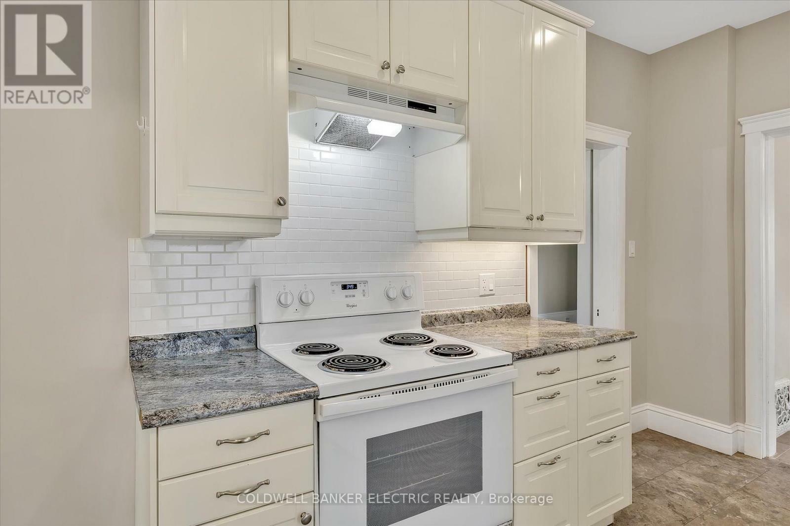 Property Photo:  202 Braidwood Avenue  ON K9J 1V1 