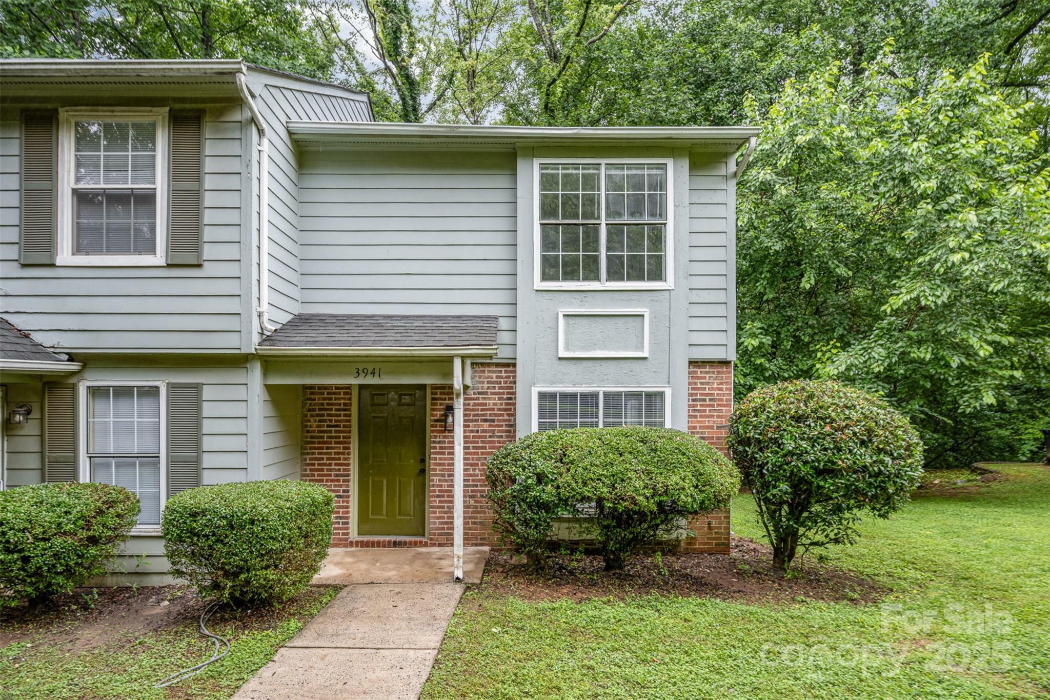 Property Photo: 3941 Briarhill Drive NC 28215