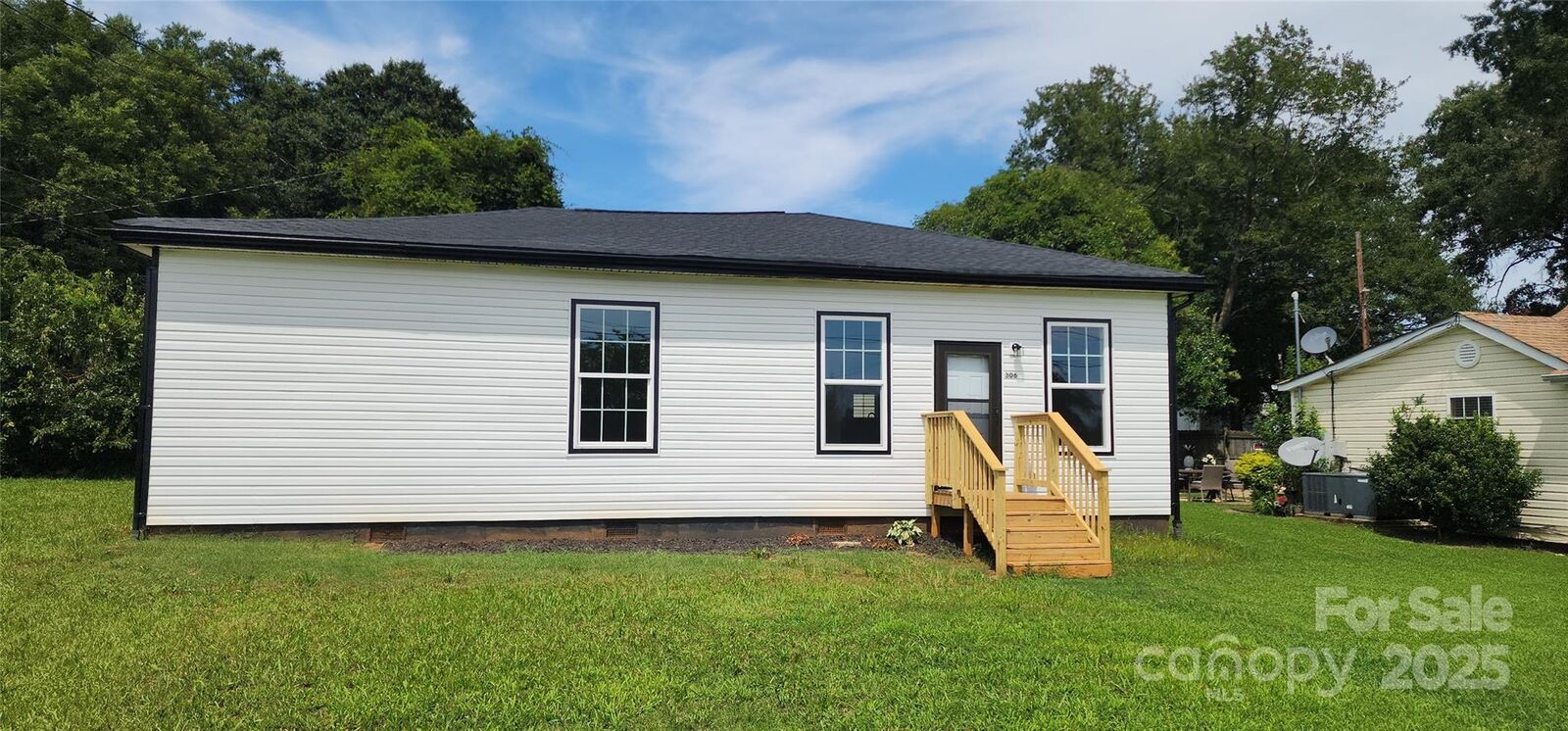 Property Photo: 306 E Ratchford Avenue NC 28054