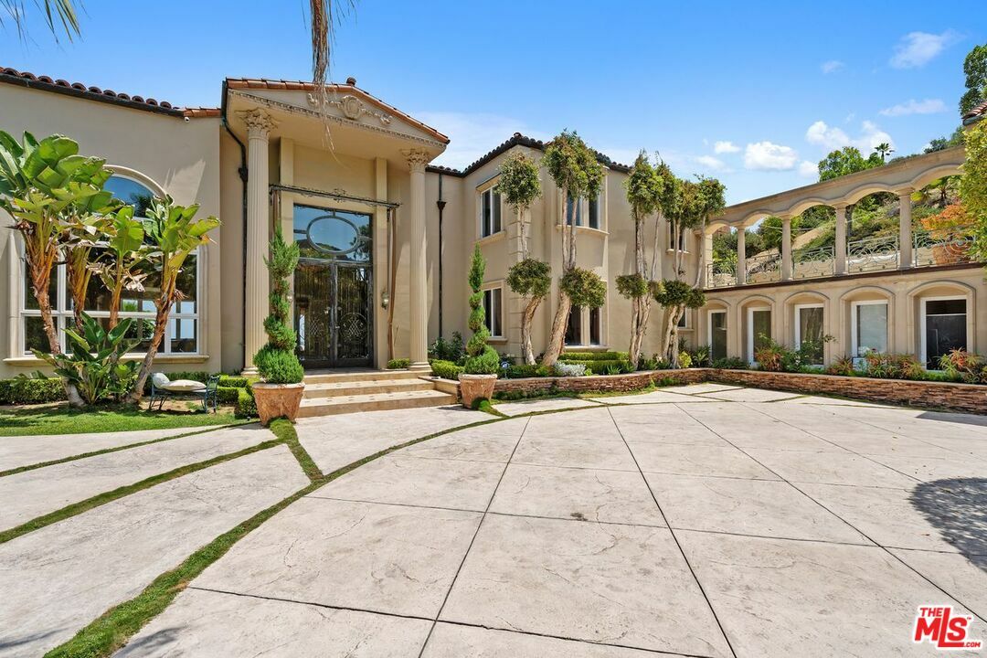 Property Photo:  16980 Escalon Dr  CA 91436 