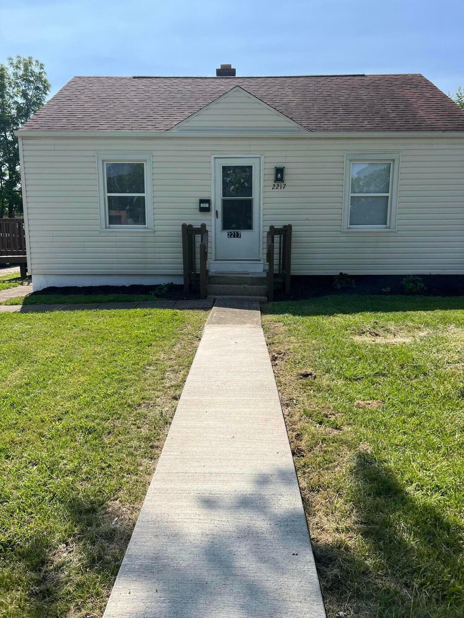 Property Photo:  2217 Grasmere Avenue  OH 43211 