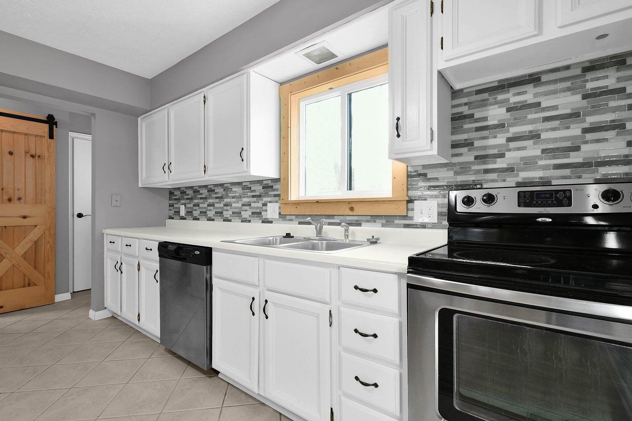 Property Photo:  1442 Londondale  OH 43055 