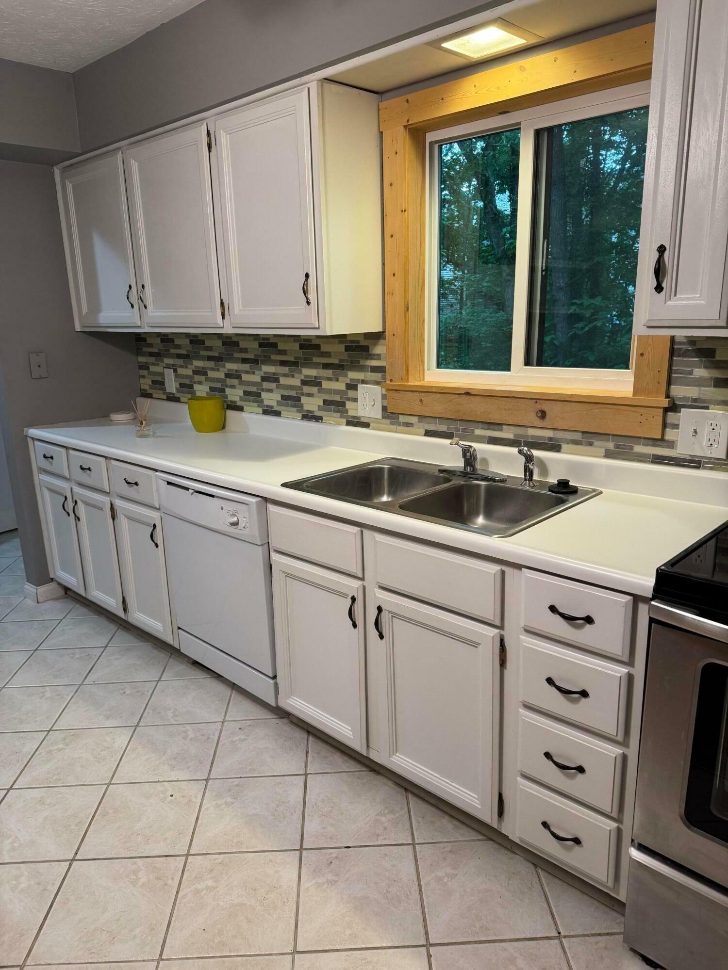 Property Photo: 1442 Londondale OH 43055