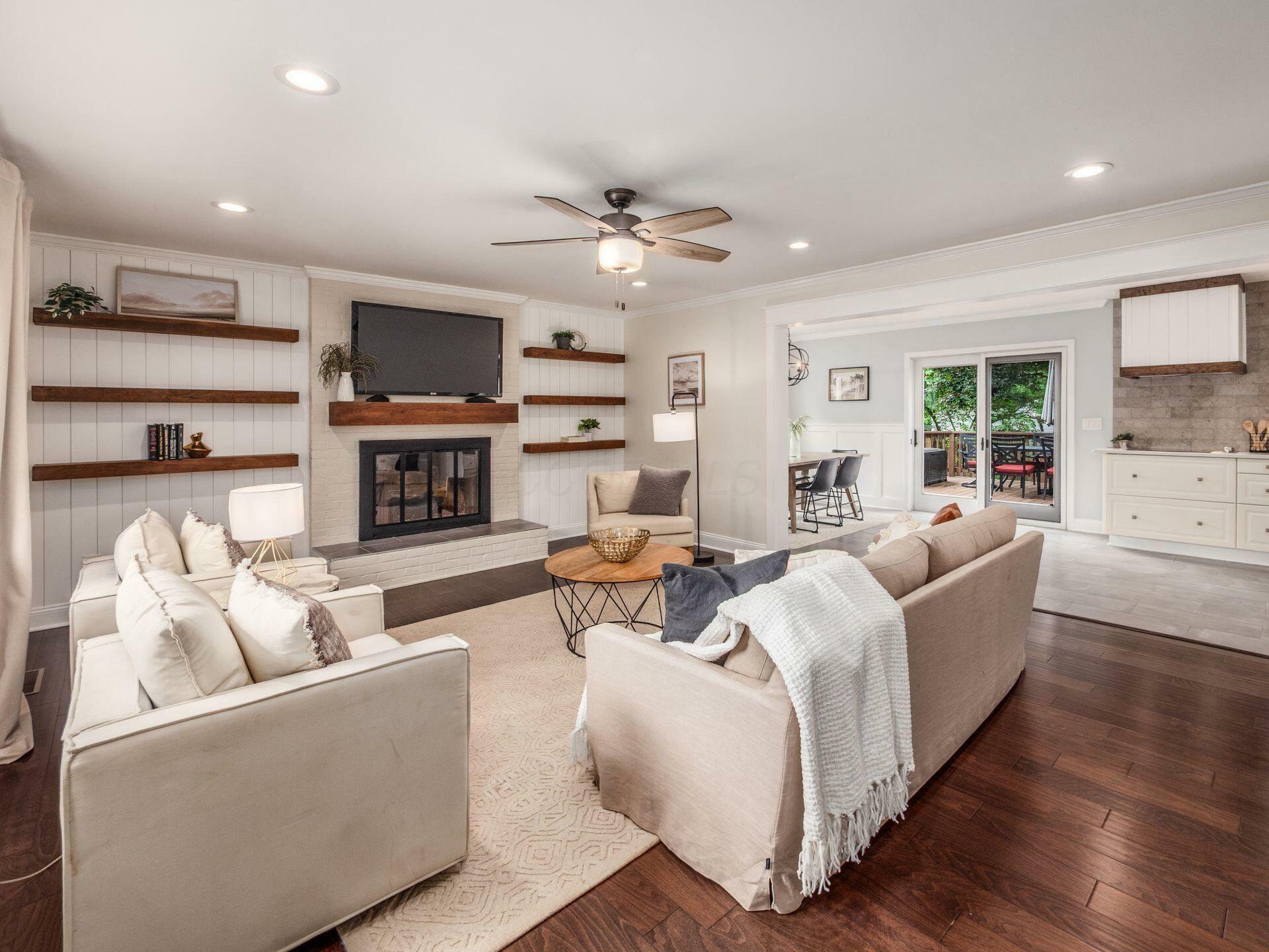 Property Photo:  231 Chaucer Court  OH 43085 