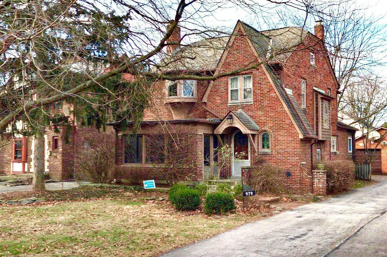 Property Photo: 979 S Cassingham Road OH 43209