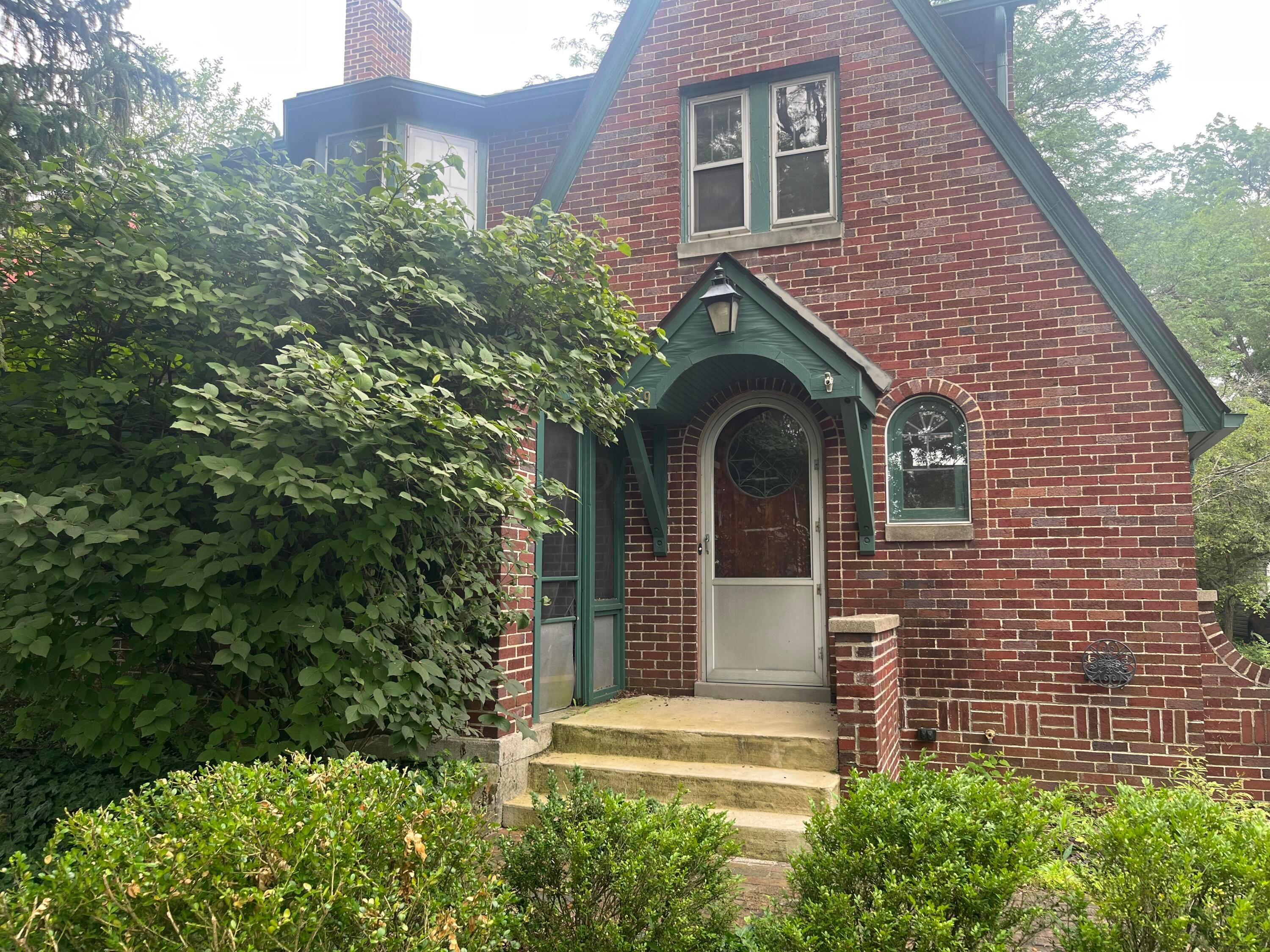 979 S Cassingham Road  Columbus OH 43209 photo