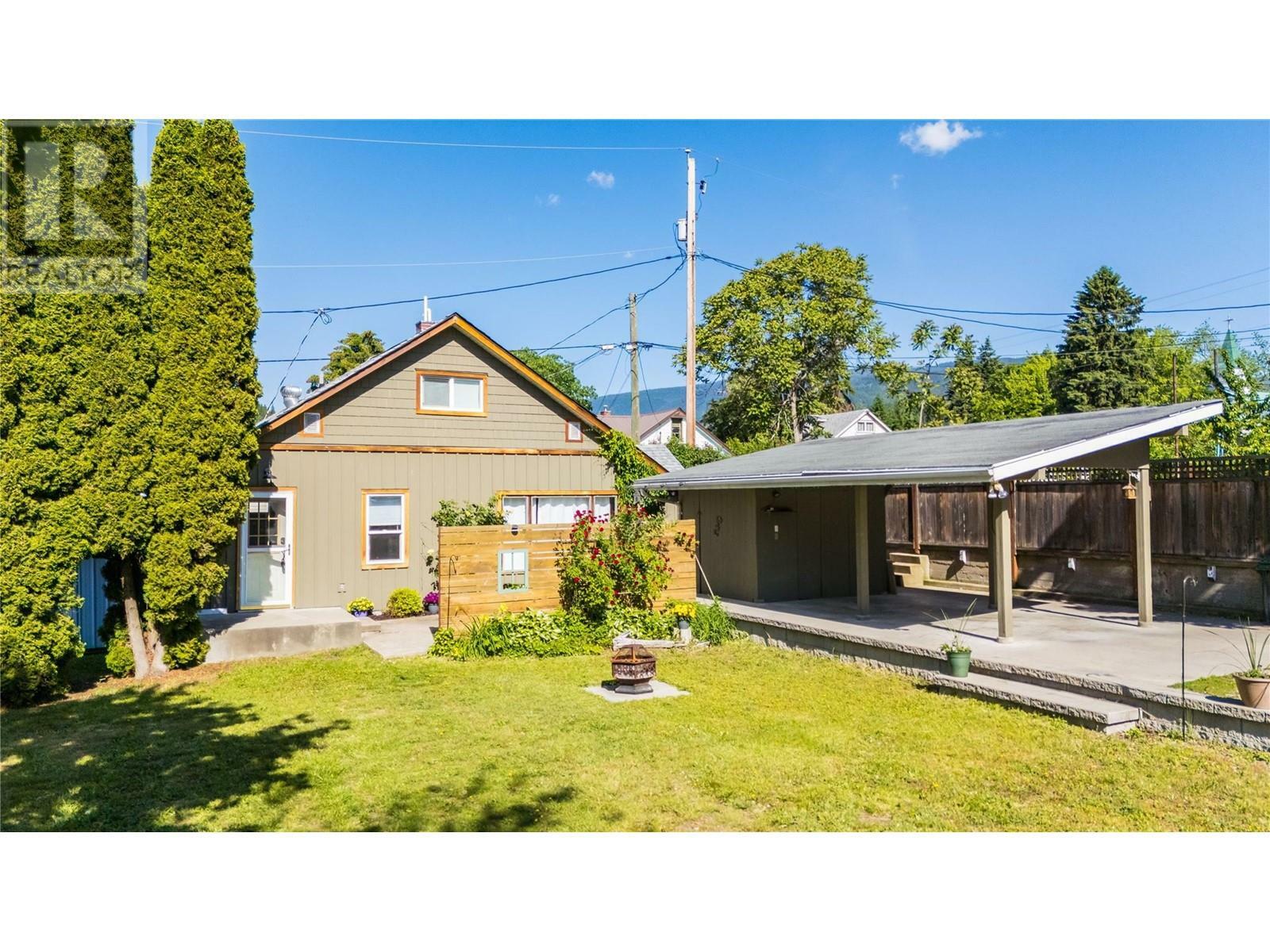 412 7th Avenue  Castlegar BC V1N 1R2 photo