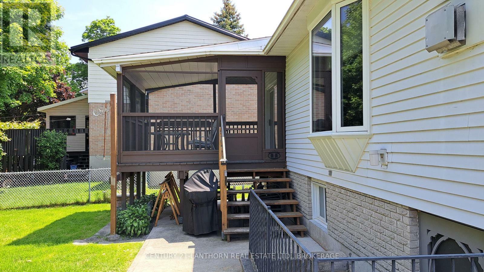 Photo de la propriété: 788 Whiteoak Crescent ON K7P 1L6