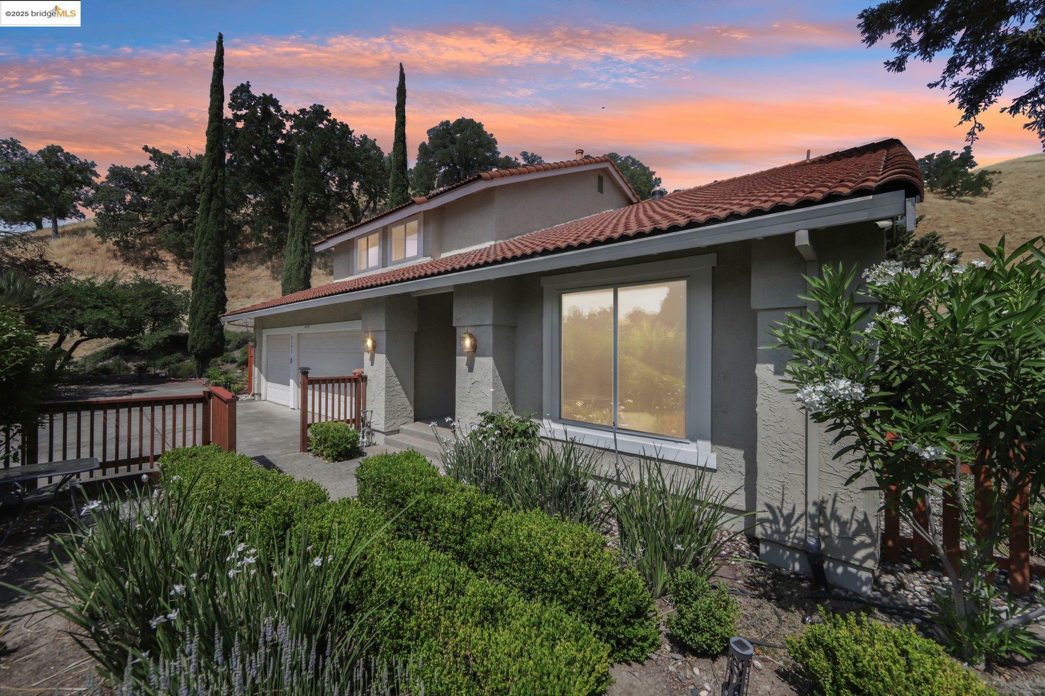 Property Photo:  2353 Benham Ct  CA 94596 