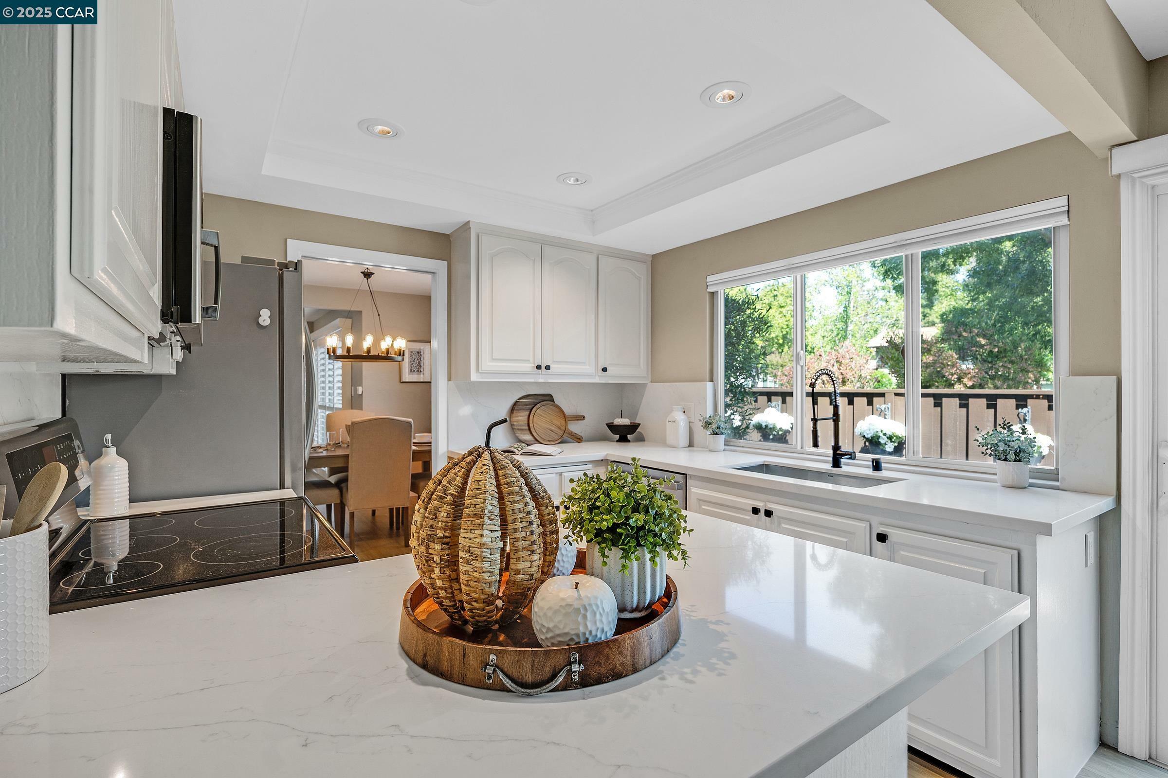 Property Photo: 1626 Candelero Dr CA 94598