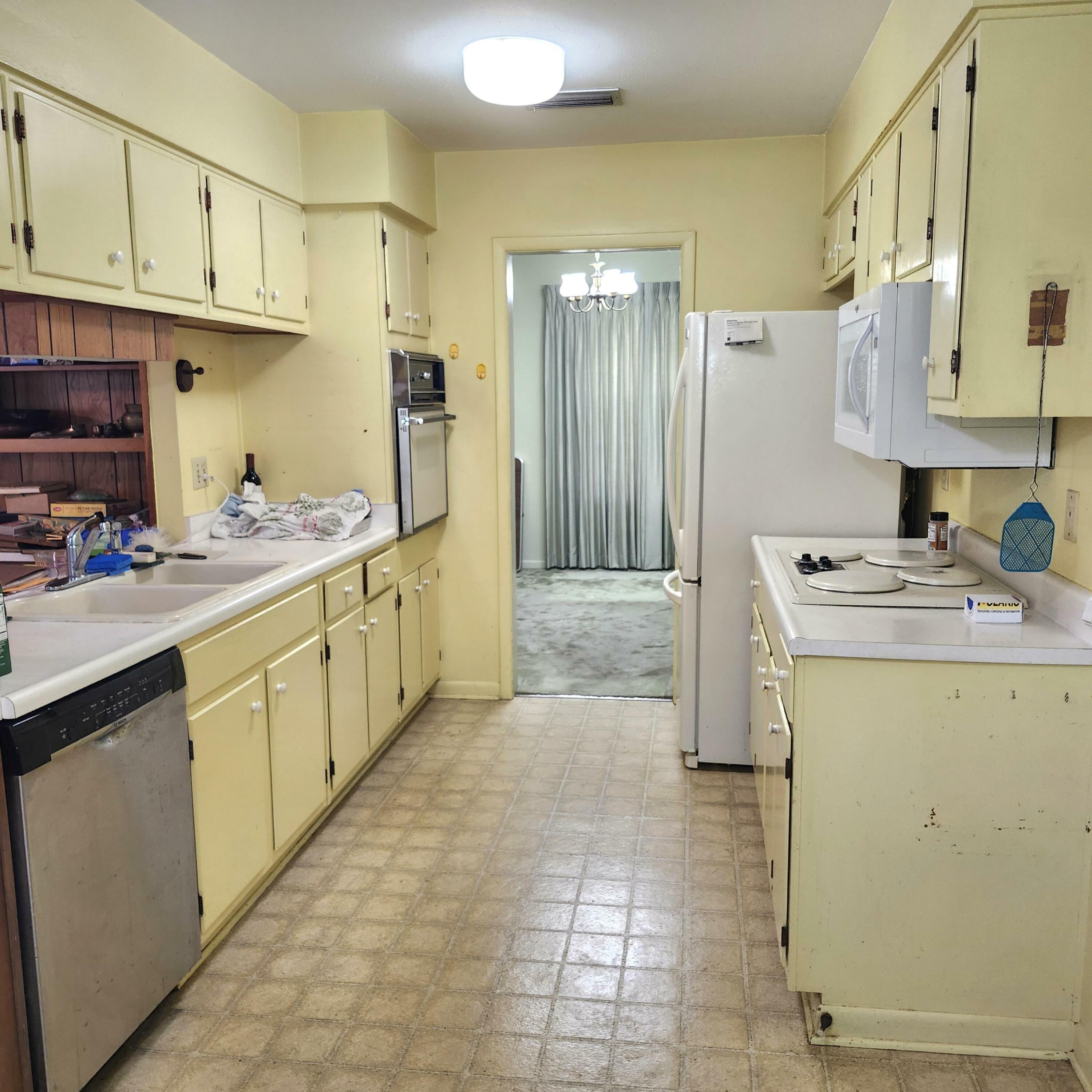 Property Photo: 626 NE Camborne Avenue FL 32547