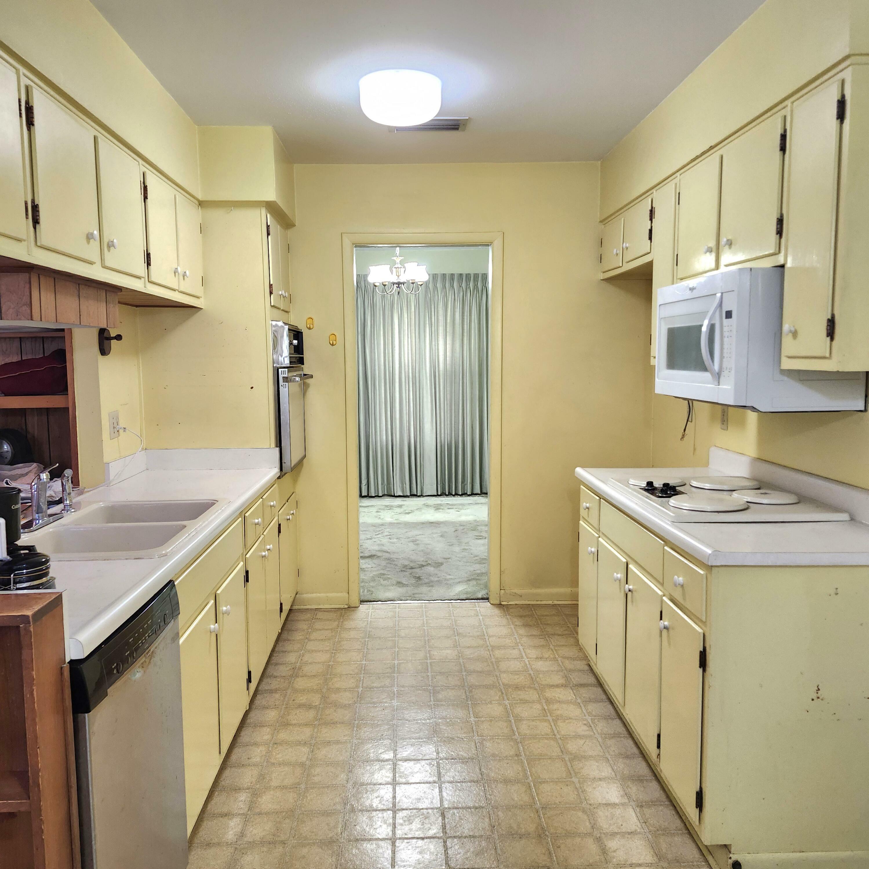 Property Photo:  626 NE Camborne Avenue  FL 32547 