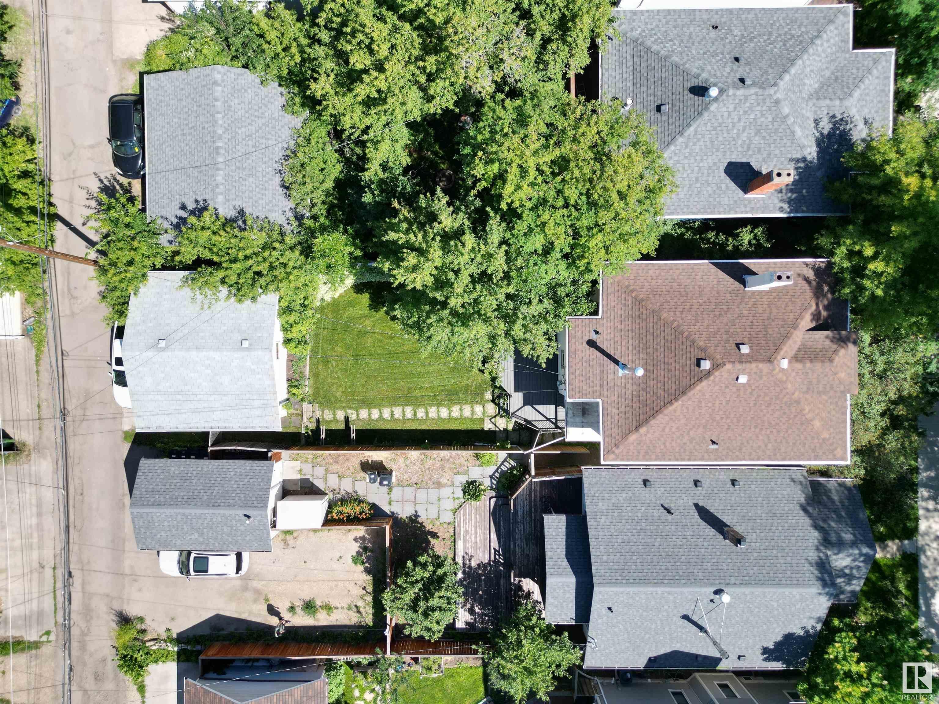 Property Photo: 11028 84 Avenue NW AB T6E 0V7
