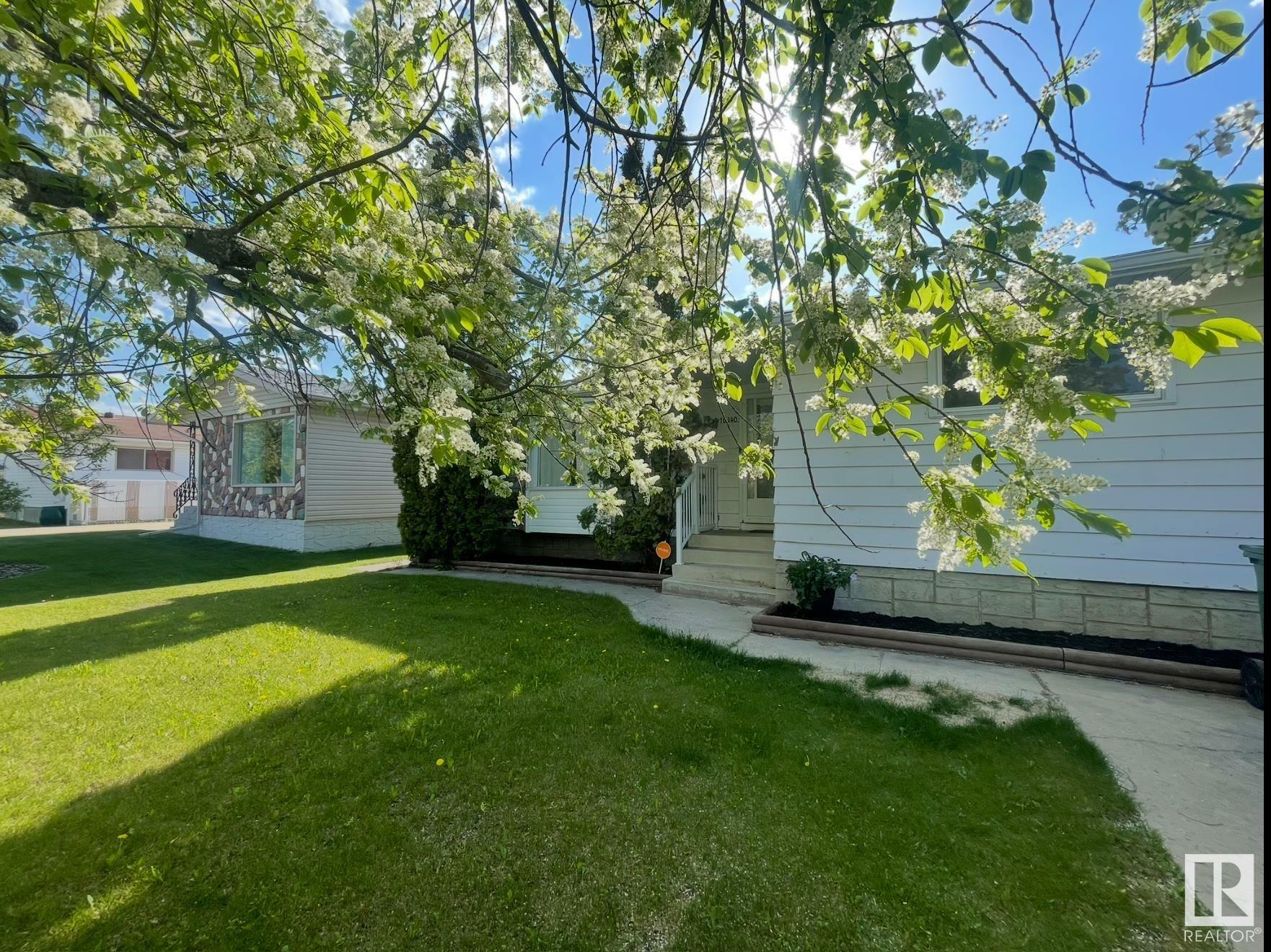 Photo de la propriété:  10340 107A Ave  AB T7P 1J5 