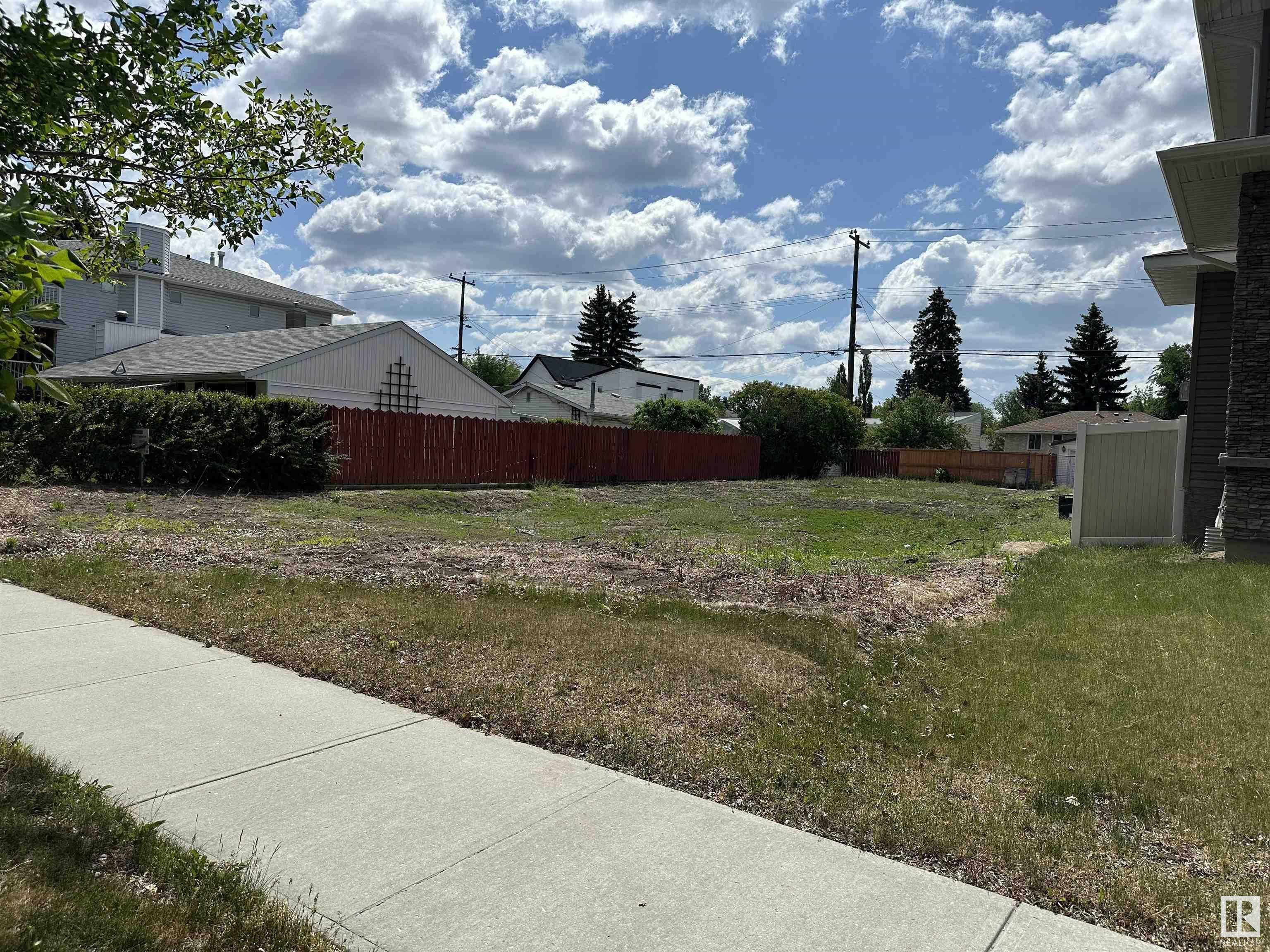 8527 77 Avenue NW  Edmonton AB T6C 0L5 photo