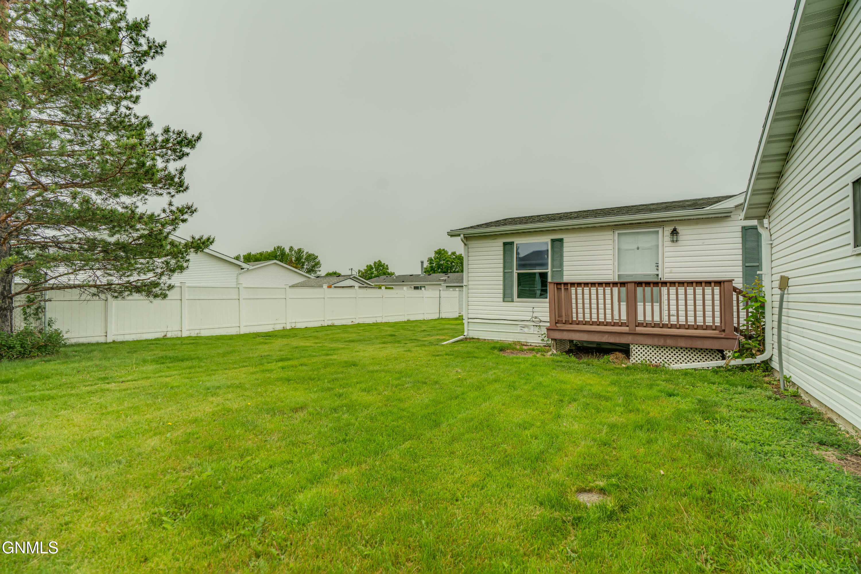 Property Photo: 5105 Redcoat Loop ND 58503