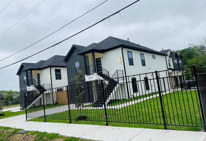 Property Photo:  3107 Grassmere Street A/B  TX 77051 