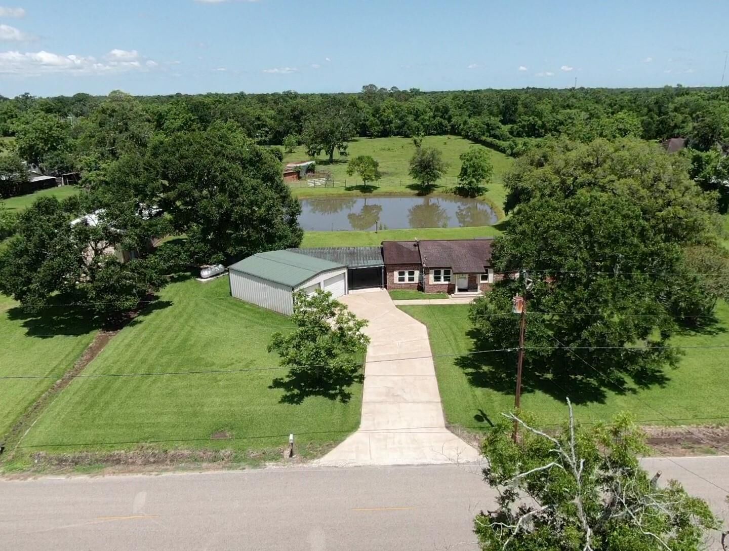 Property Photo: 3918 County Road 507 TX 77422