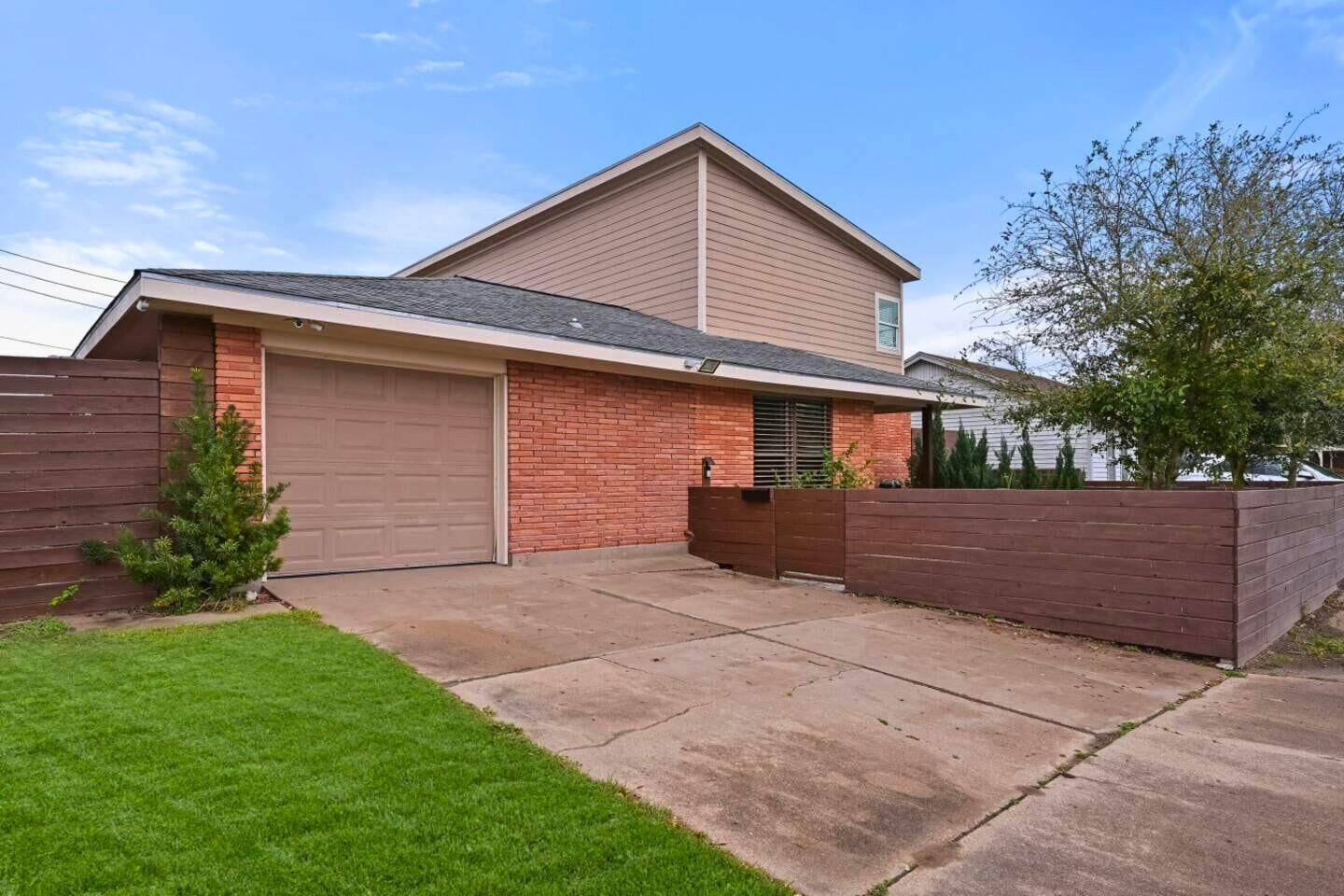 Property Photo: 2402 Pine Street TX 77551