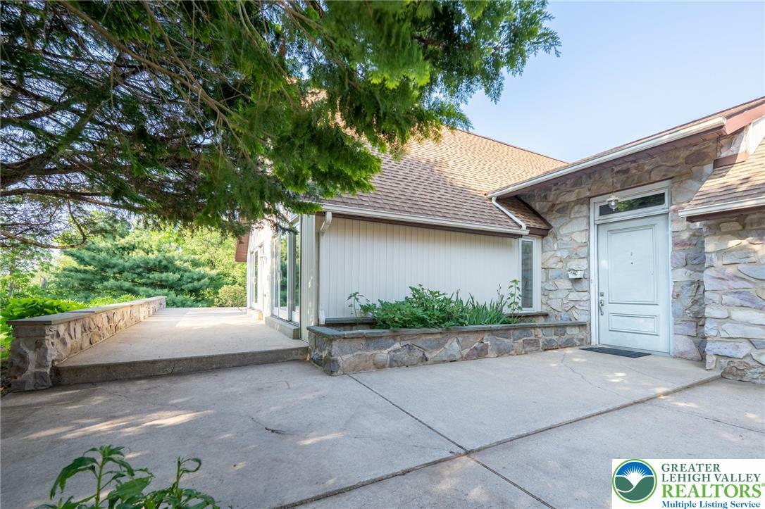 Property Photo: 68 Knoll Circle PA 19512