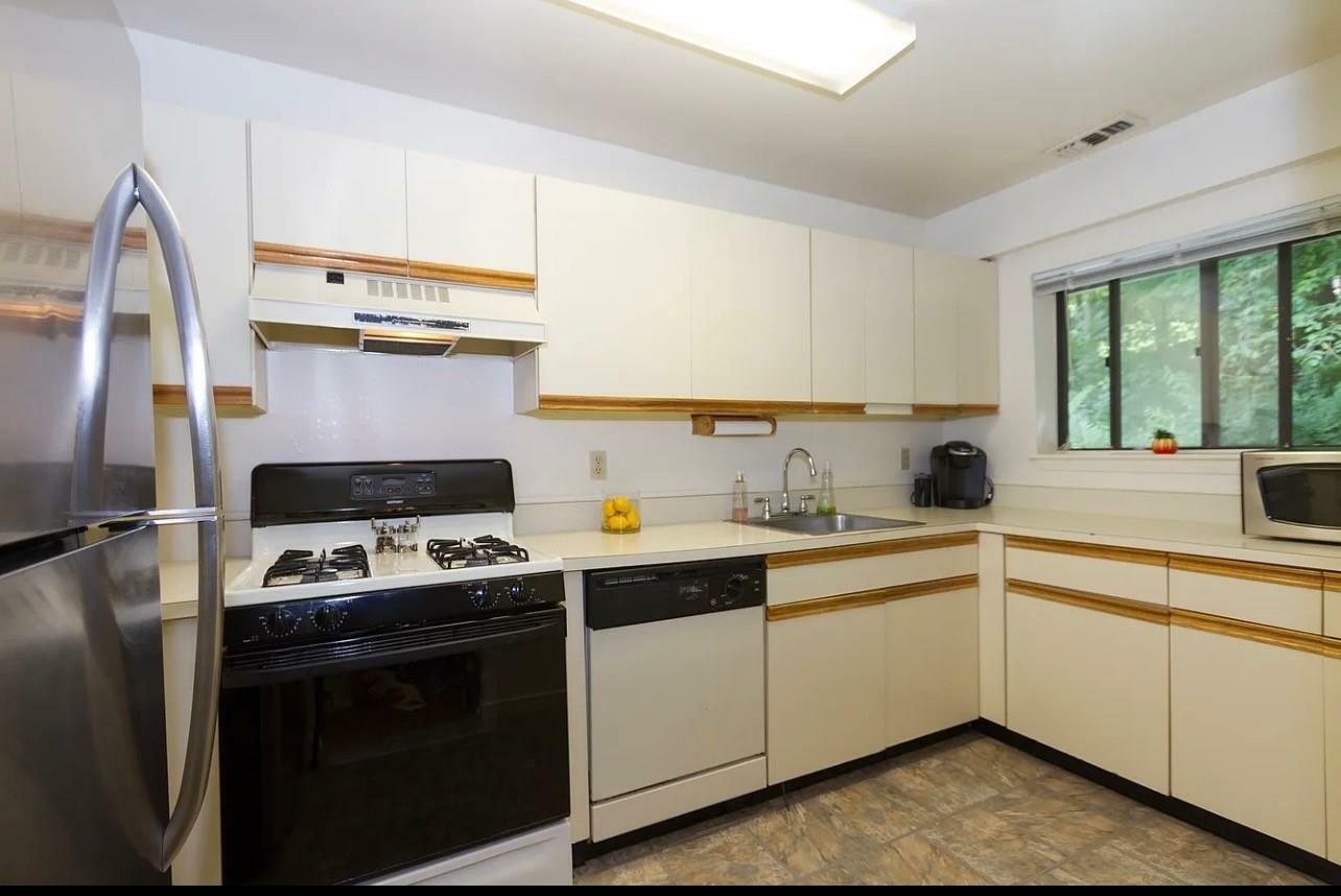 Property Photo: 352 N Greeley Avenue NY 10514