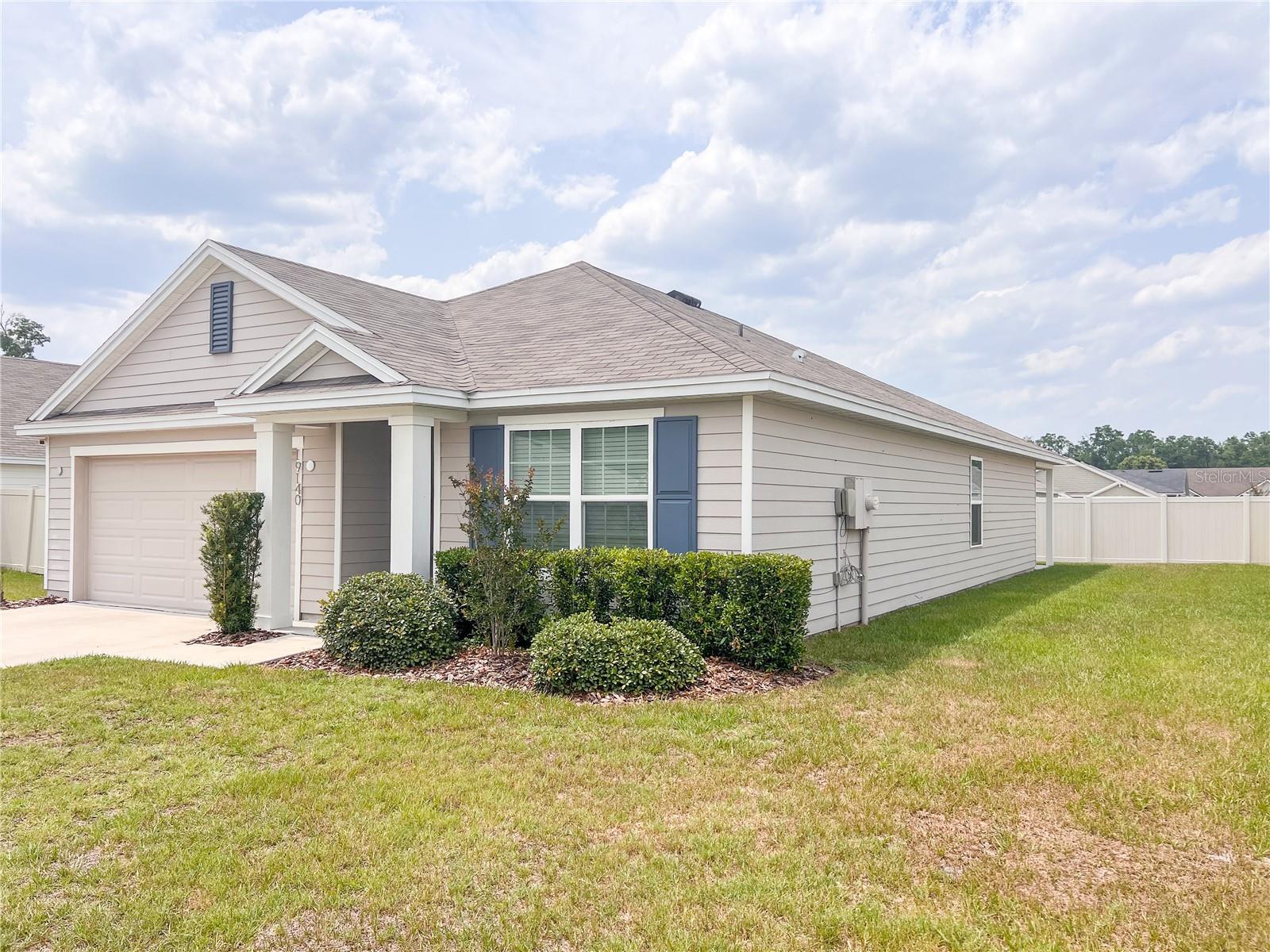 Property Photo: 19140 NW 164th Place FL 32643