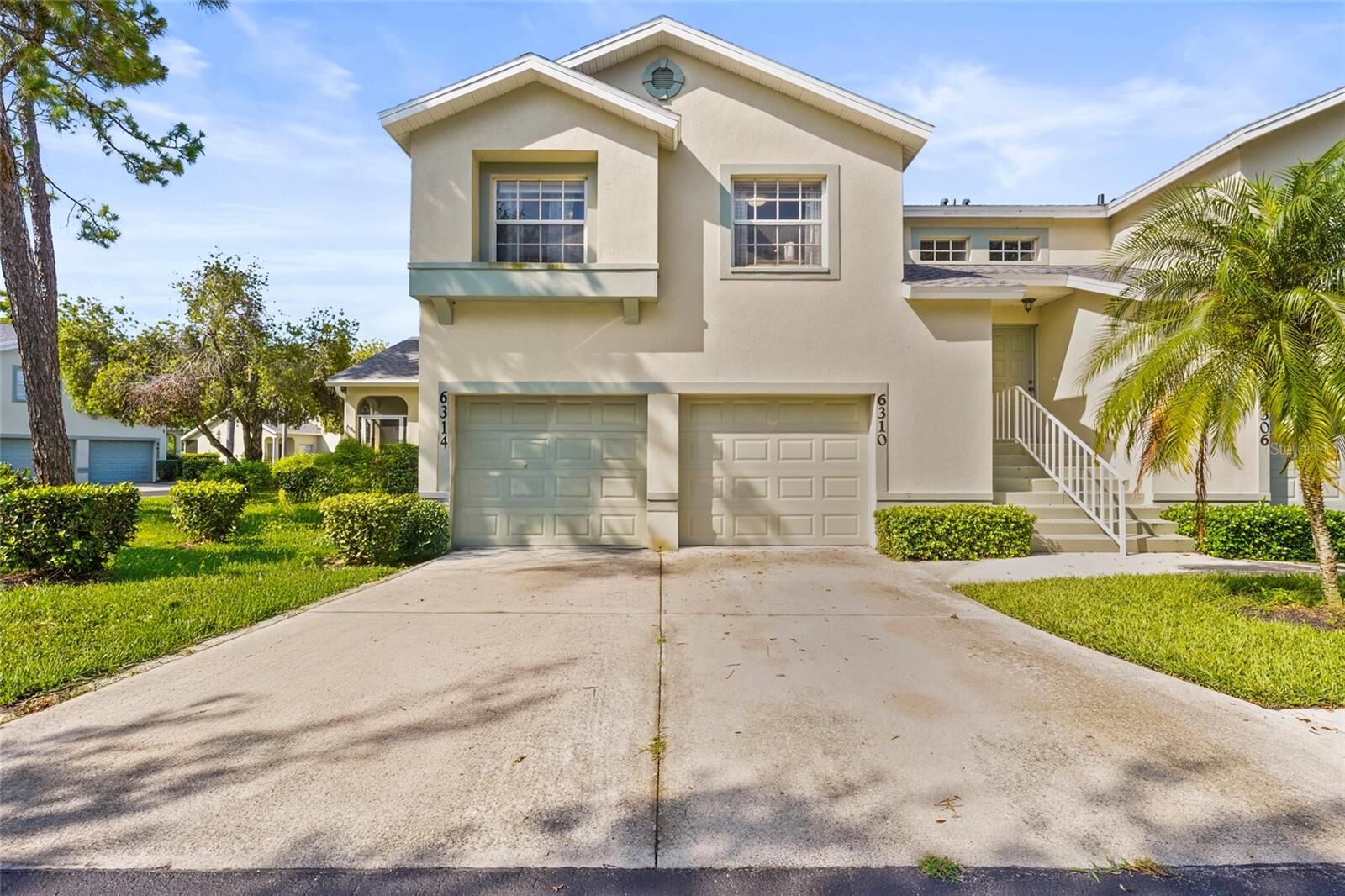 Property Photo: 6310 Green Oak Circle FL 34203