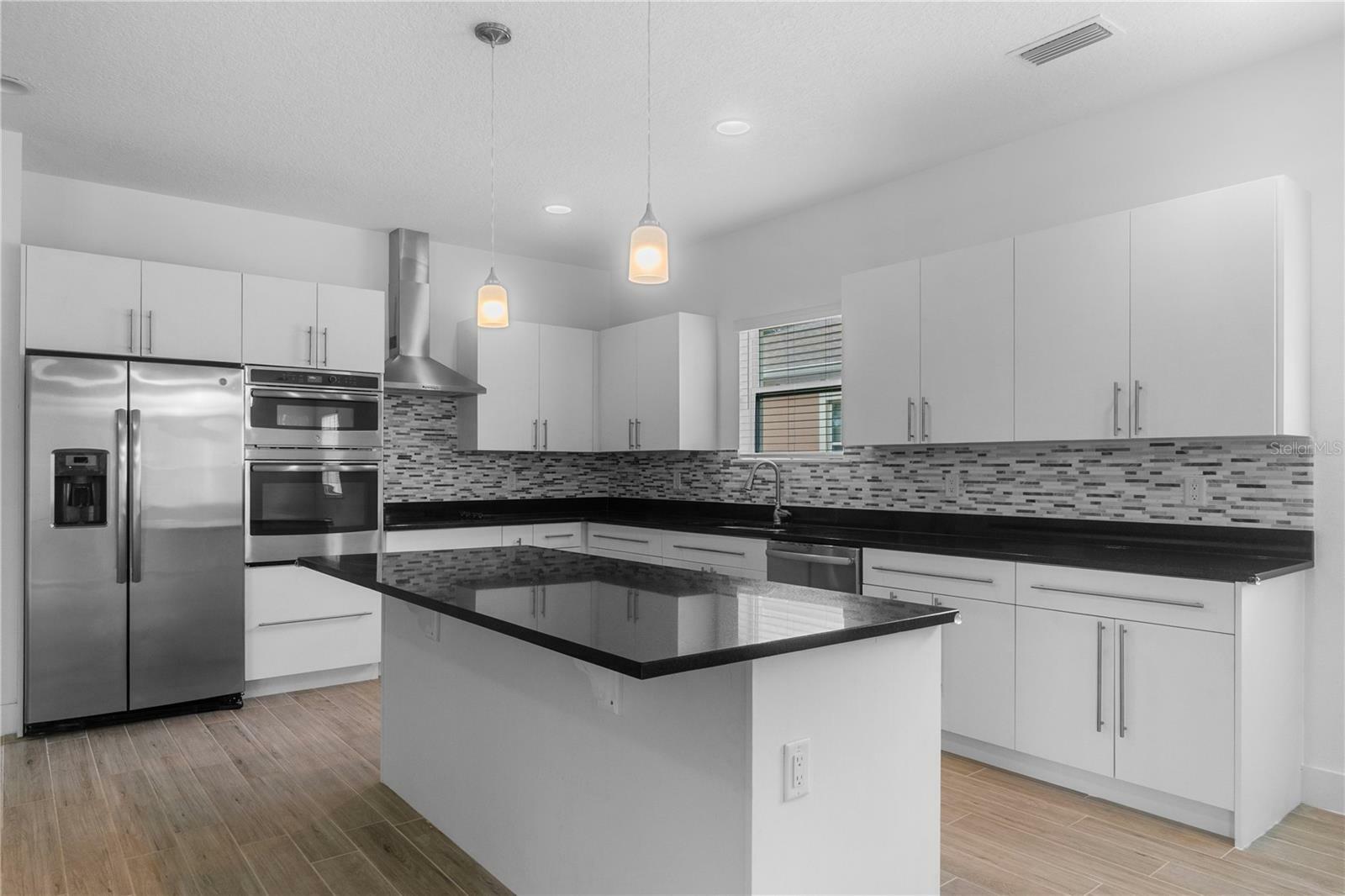 Property Photo:  1812 Stoneywood Way  FL 32712 