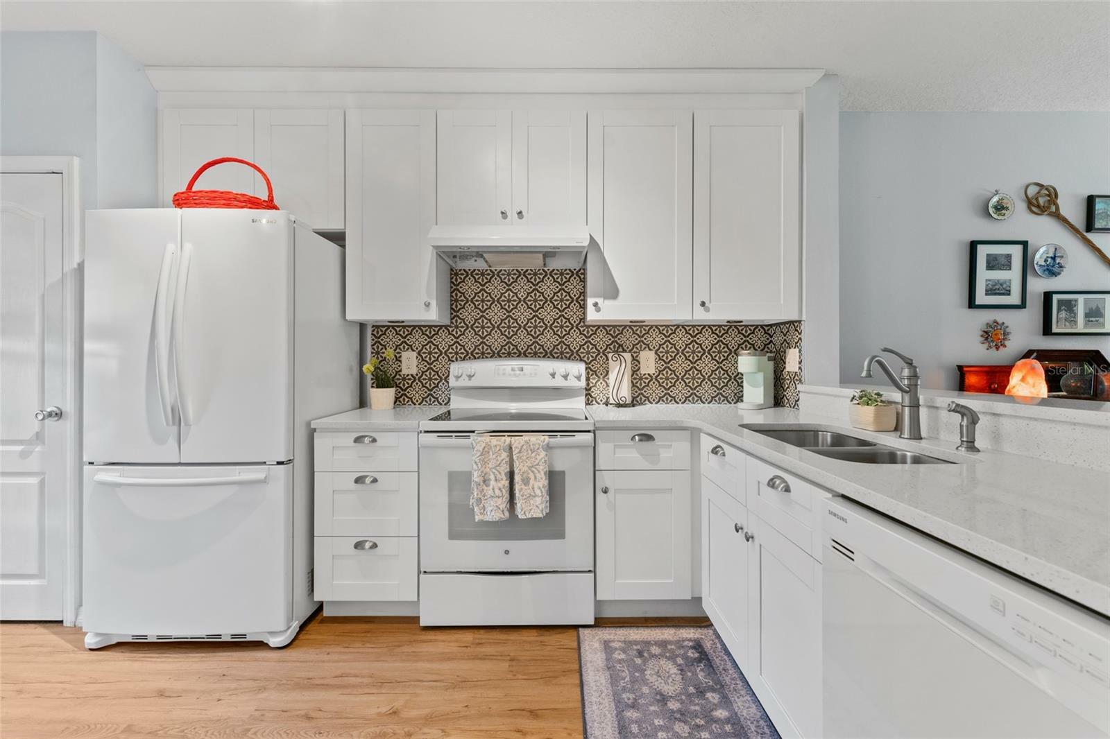 Property Photo: 1044 Kennewick Court FL 33543