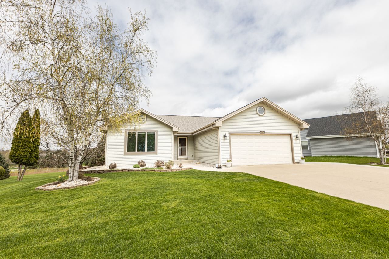 Property Photo: 1280 Orchard Cir WI 53066