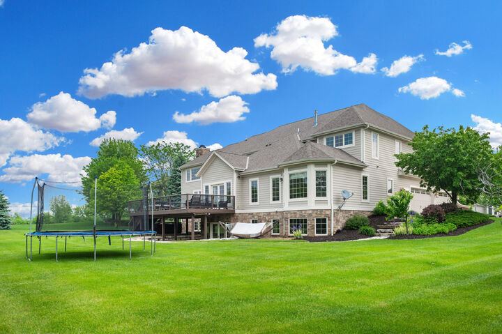 Property Photo:  1252 Mary Hill Cir  WI 53029 