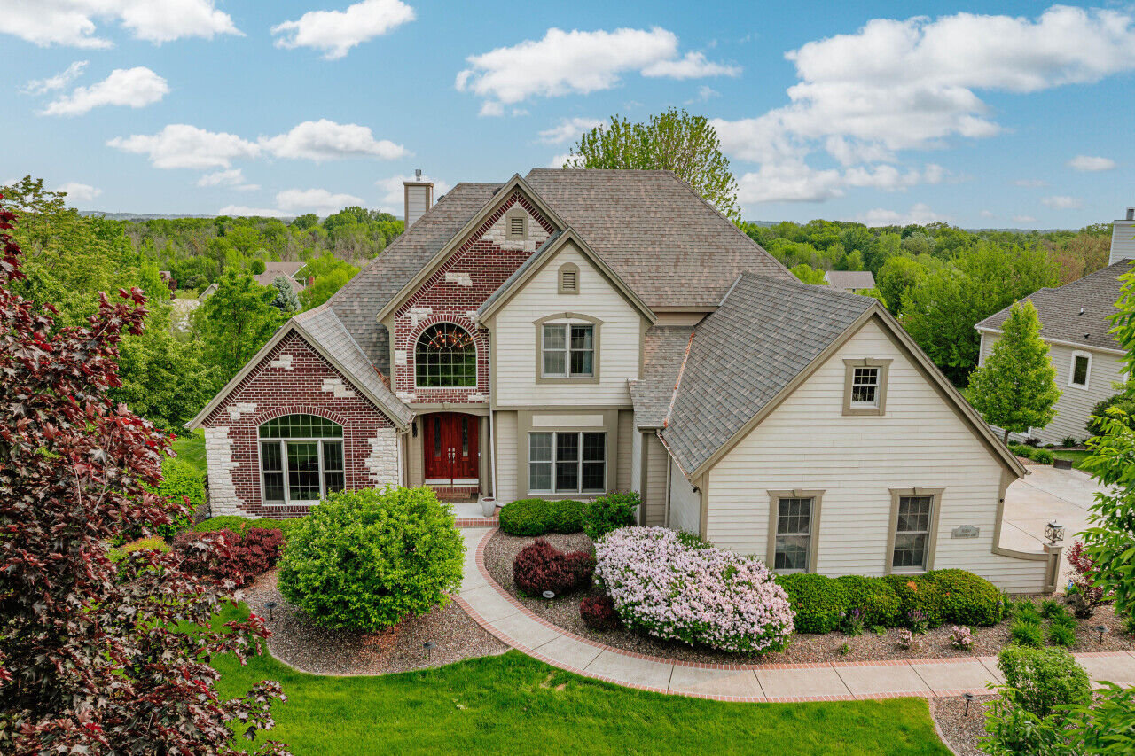 Property Photo: W226n3550 Wethersfield Rd WI 53072