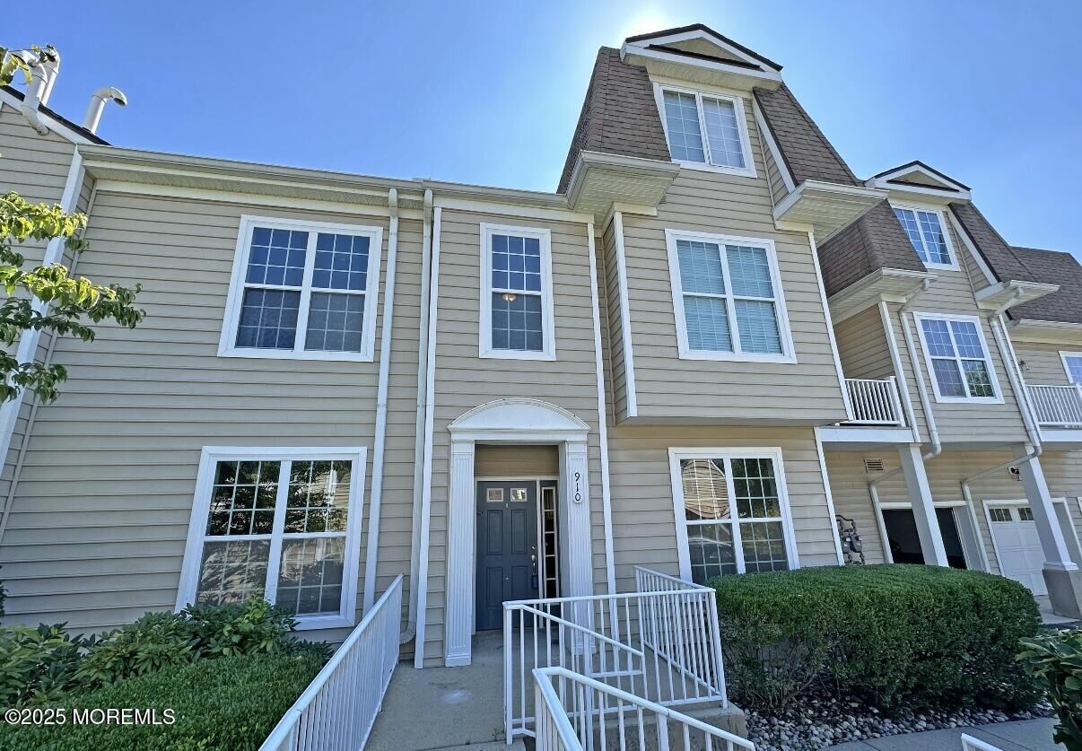 Property Photo:  910 Abby Road  NJ 07748 