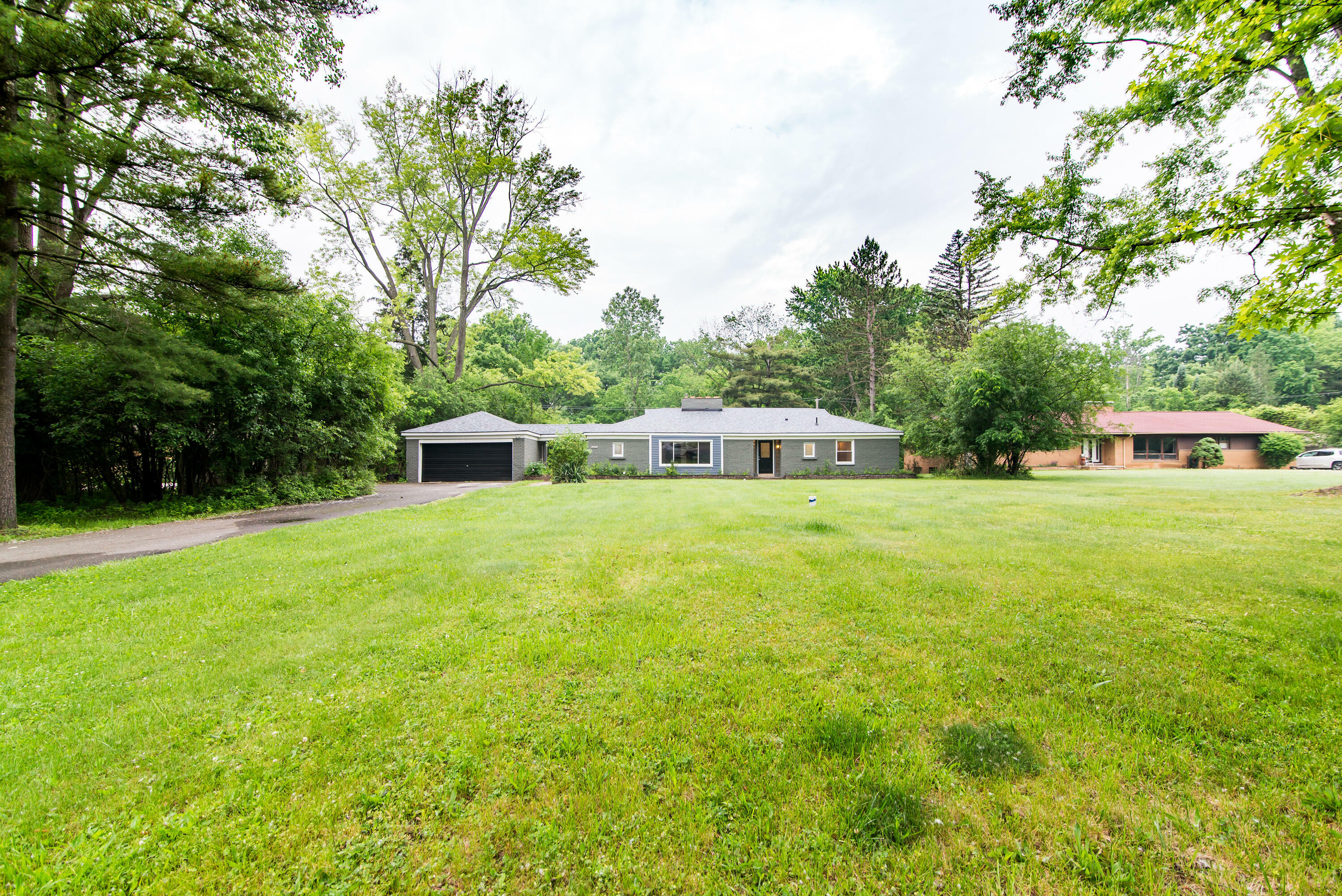 Property Photo: 25525 Edgemont Drive MI 48033