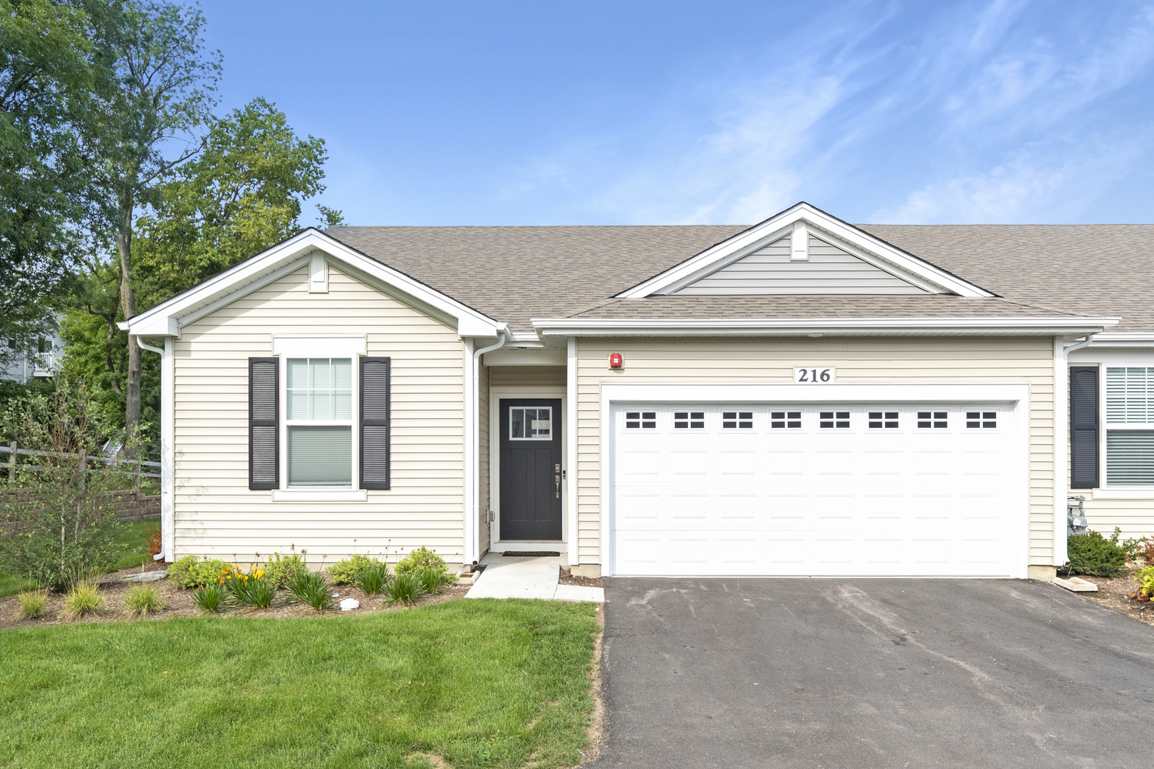 Property Photo:  216 Sussex Court  IL 60542 