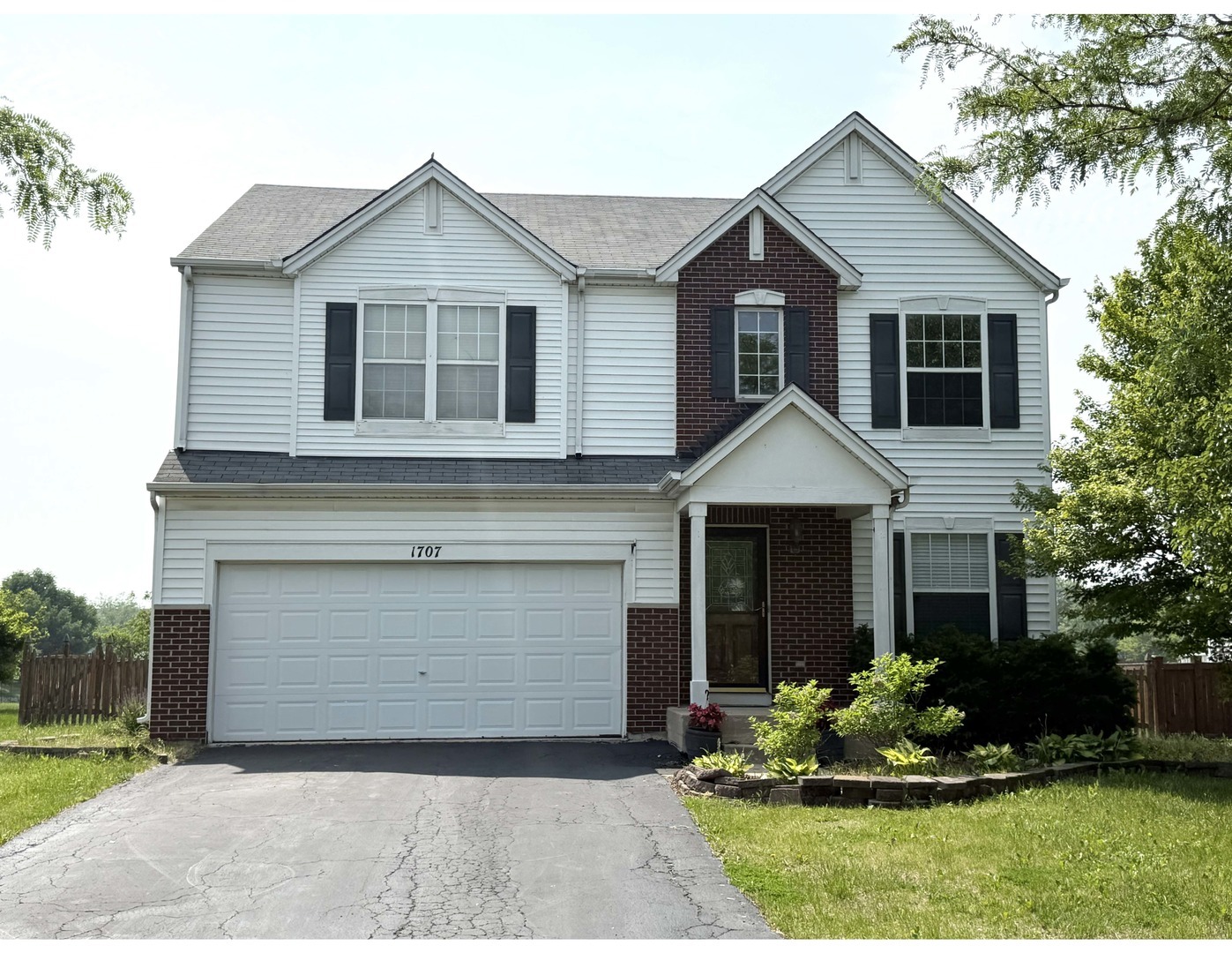 Property Photo: 1707 Cascade Ridge Drive IL 60586
