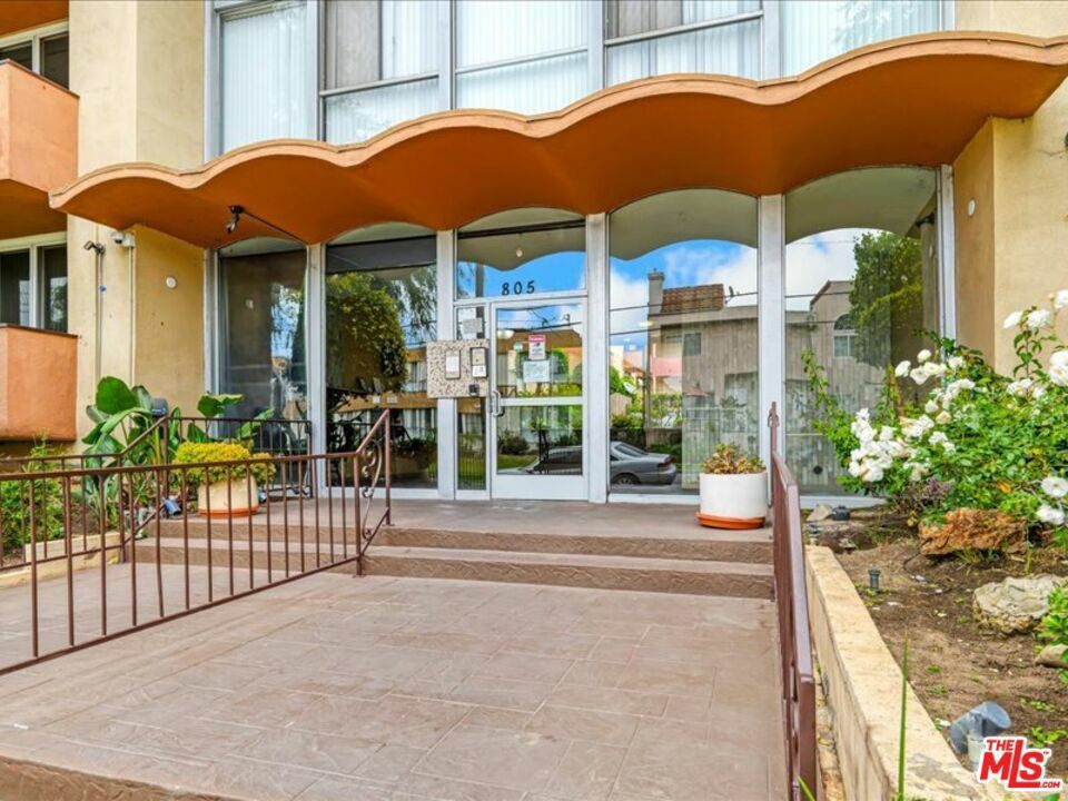 Property Photo:  805 Glenway Drive 323  CA 90302 