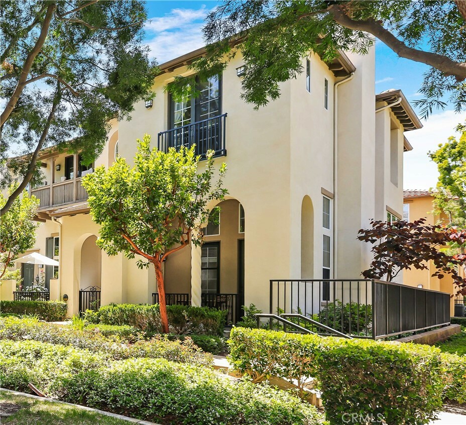 Property Photo:  36 Chula Vista 109  CA 92602 
