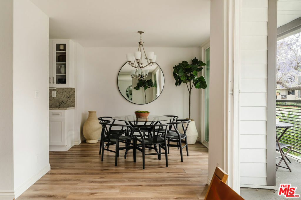 Property Photo:  424 N Palm Drive 101  CA 90210 